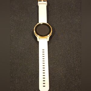 Garmin white 4S watch